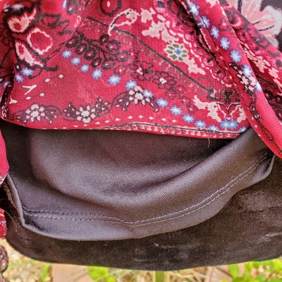 BCX Black Purple Pink Floral Flowy Boho Off Shoulder Blouse Size Large EUC - Picture 5 of 15